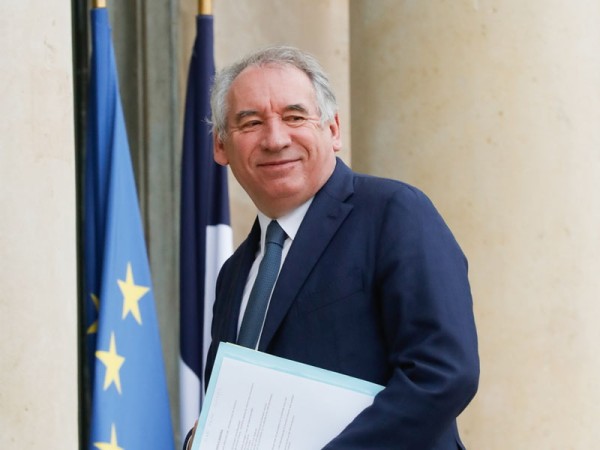 Emmanuel Macron nomme François Bayrou premier ministre | Allnews
